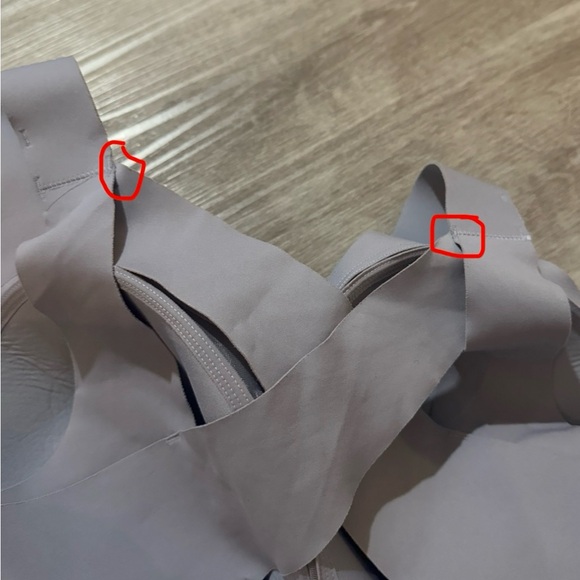 lululemon athletica Light Blue Enlite Sports Bra 36E - Picture 9 of 9